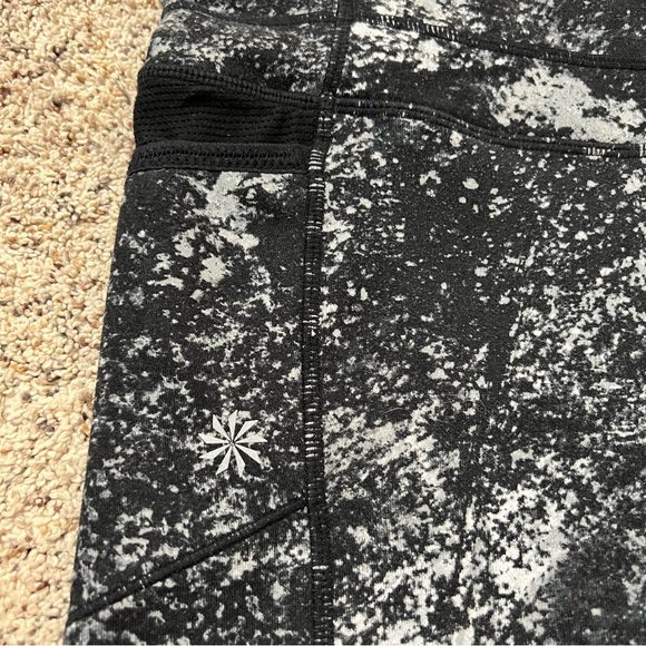 Athleta Splatter Be Free Knicker Cropped Leggings—S - Picture 4 of 12